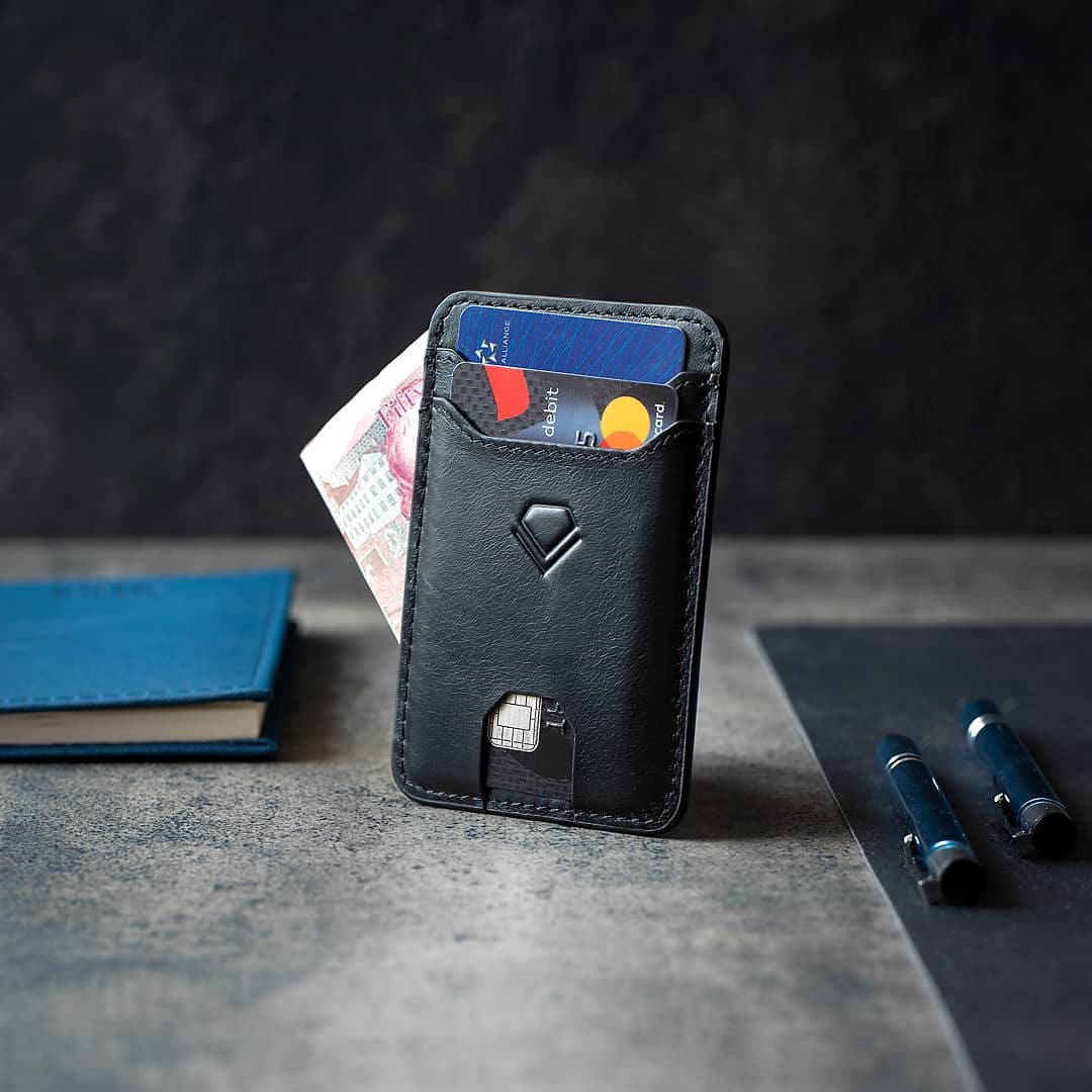 Verso Wallet craftsmanship detail